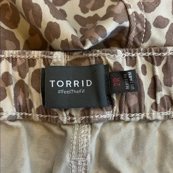 Torrid Weekend Mid Rise Wide Leg Leopard Pant - Picture 5 of 14